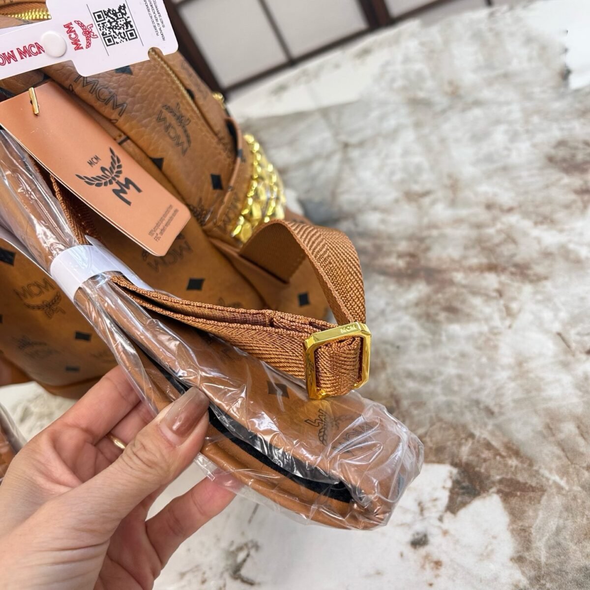 ⁦حقيبة ظهر MCM ذات المسامير الجانبية⁩ - الصورة ⁦8⁩