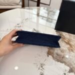 ⁦حقيبة شانيل كاميليا بسلسلة⁩ - الصورة ⁦6⁩