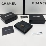 ⁦محفظة شانيل الكلاسيكية (الكافيار الأسود)⁩ - الصورة ⁦3⁩