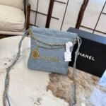 حقيبة شانيل صغيرة