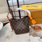 ⁦حقيبة دلو الزهور الجديدة من لويس فيتون⁩ - الصورة ⁦2⁩