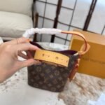 ⁦حقيبة دلو الزهور الجديدة من لويس فيتون⁩ - الصورة ⁦3⁩