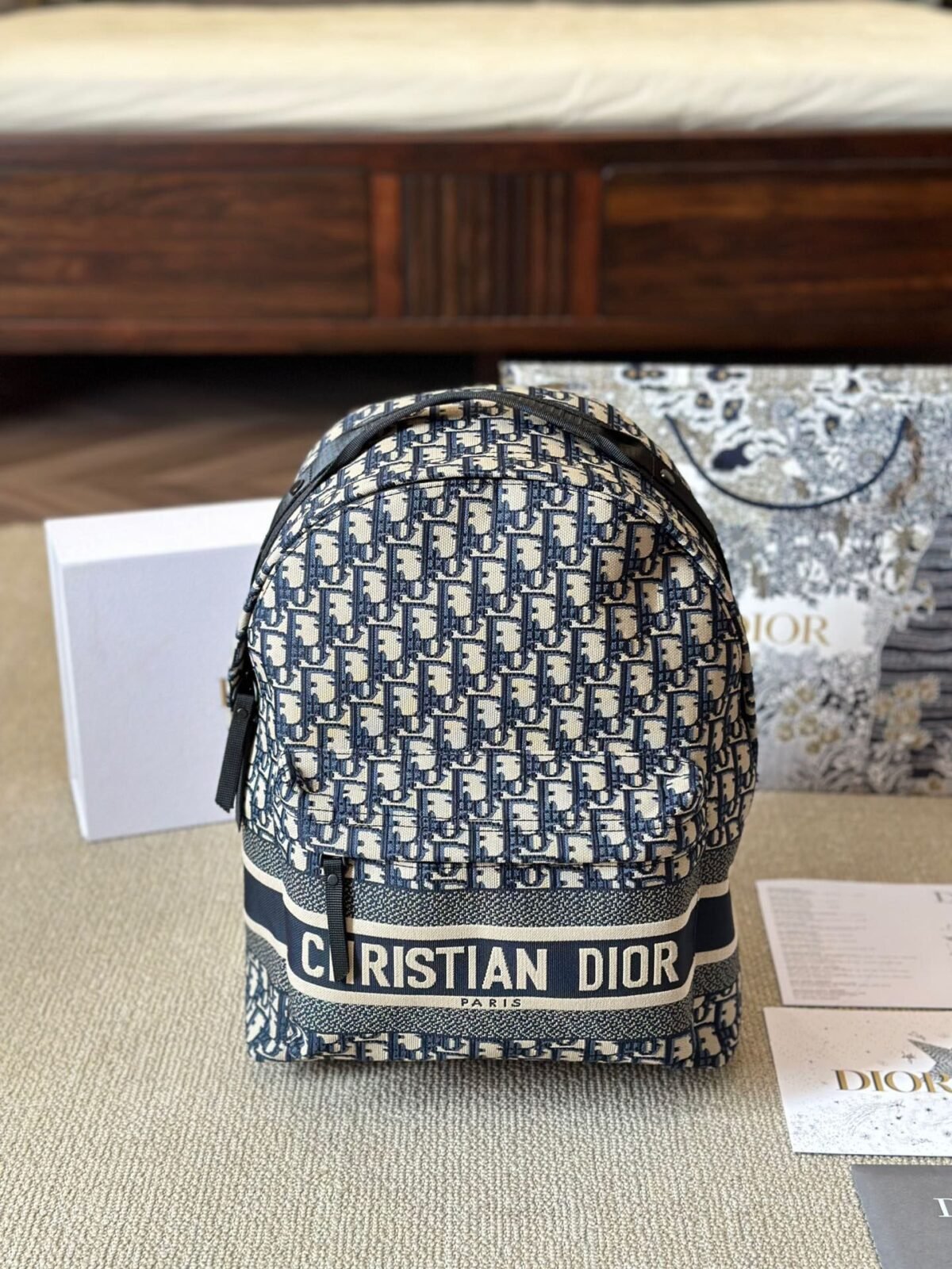 ⁦حقيبة الظهر الفاخرة من كريستيان ديور⁩ - الصورة ⁦1⁩