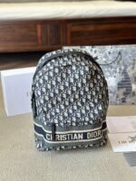 ⁦حقيبة الظهر الفاخرة من كريستيان ديور⁩ - الصورة ⁦4⁩