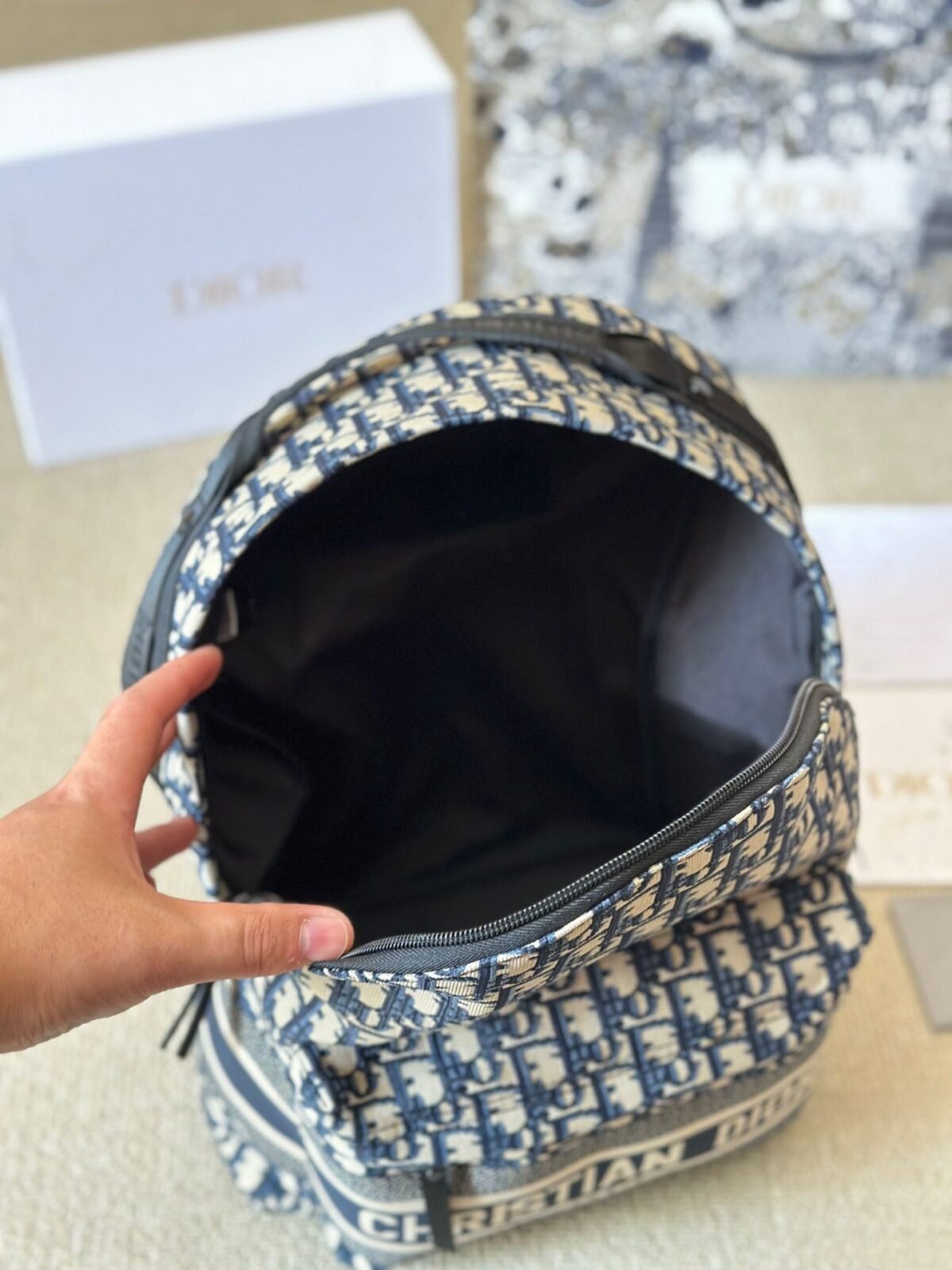 ⁦حقيبة الظهر الفاخرة من كريستيان ديور⁩ - الصورة ⁦7⁩