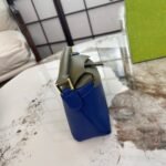 ⁦حقيبة لويي صغيرة بحمالتي كتف مزدوجتين⁩ - الصورة ⁦3⁩