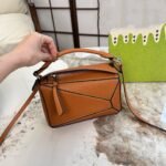 ⁦حقيبة لويي الهندسية الصغيرة⁩ - الصورة ⁦2⁩