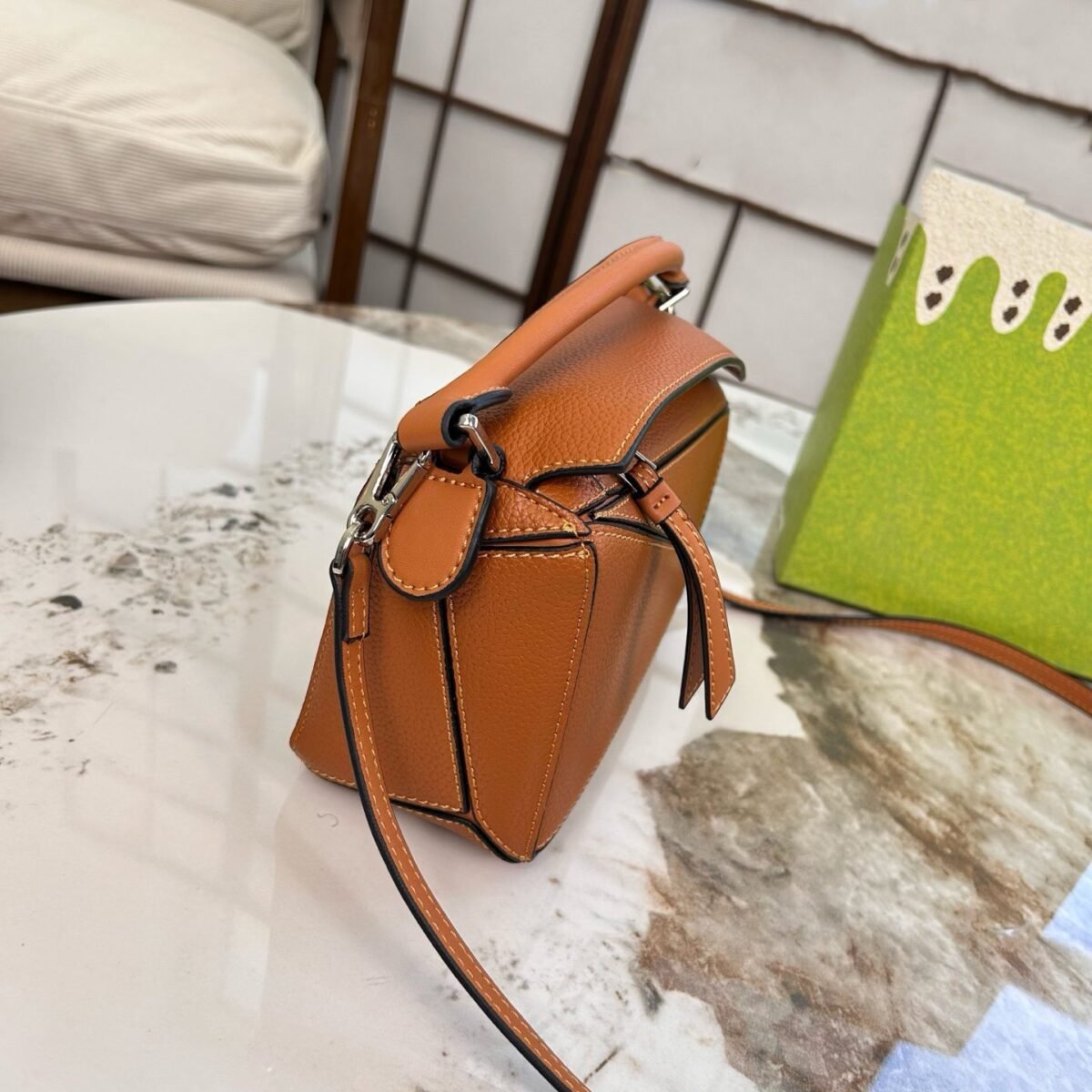 ⁦حقيبة لويي الهندسية الصغيرة⁩ - الصورة ⁦3⁩