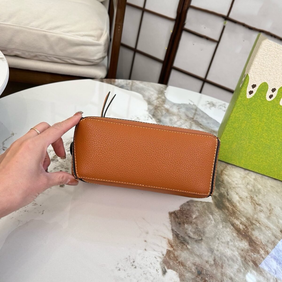 ⁦حقيبة لويي الهندسية الصغيرة⁩ - الصورة ⁦7⁩