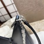 ⁦حقيبة جيفنشي بسلسلة⁩ - الصورة ⁦6⁩