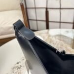 ⁦حقيبة جيفنشي بسلسلة⁩ - الصورة ⁦8⁩