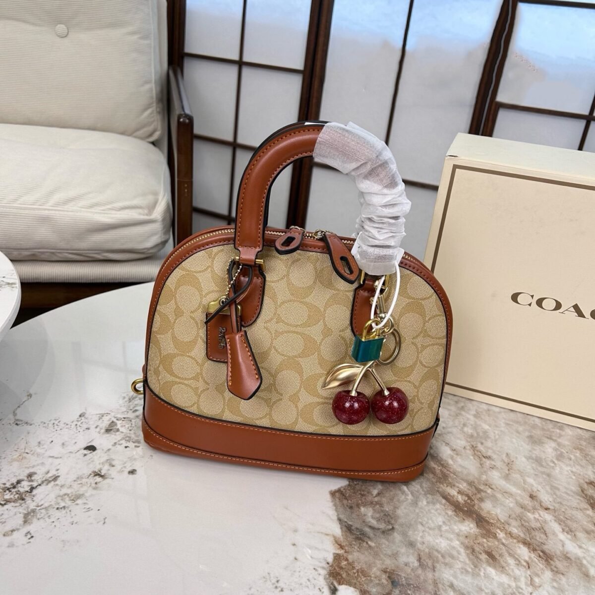 ⁦حقيبة كوتش الكلاسيكية الجديدة بتصميم ريترو⁩ - الصورة ⁦1⁩