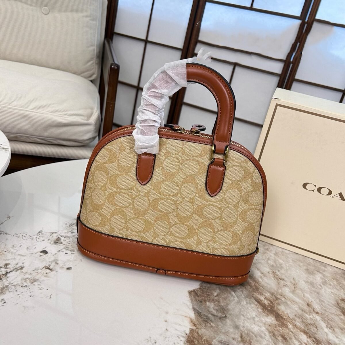 ⁦حقيبة كوتش الكلاسيكية الجديدة بتصميم ريترو⁩ - الصورة ⁦3⁩