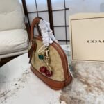 ⁦حقيبة كوتش الكلاسيكية الجديدة بتصميم ريترو⁩ - الصورة ⁦2⁩