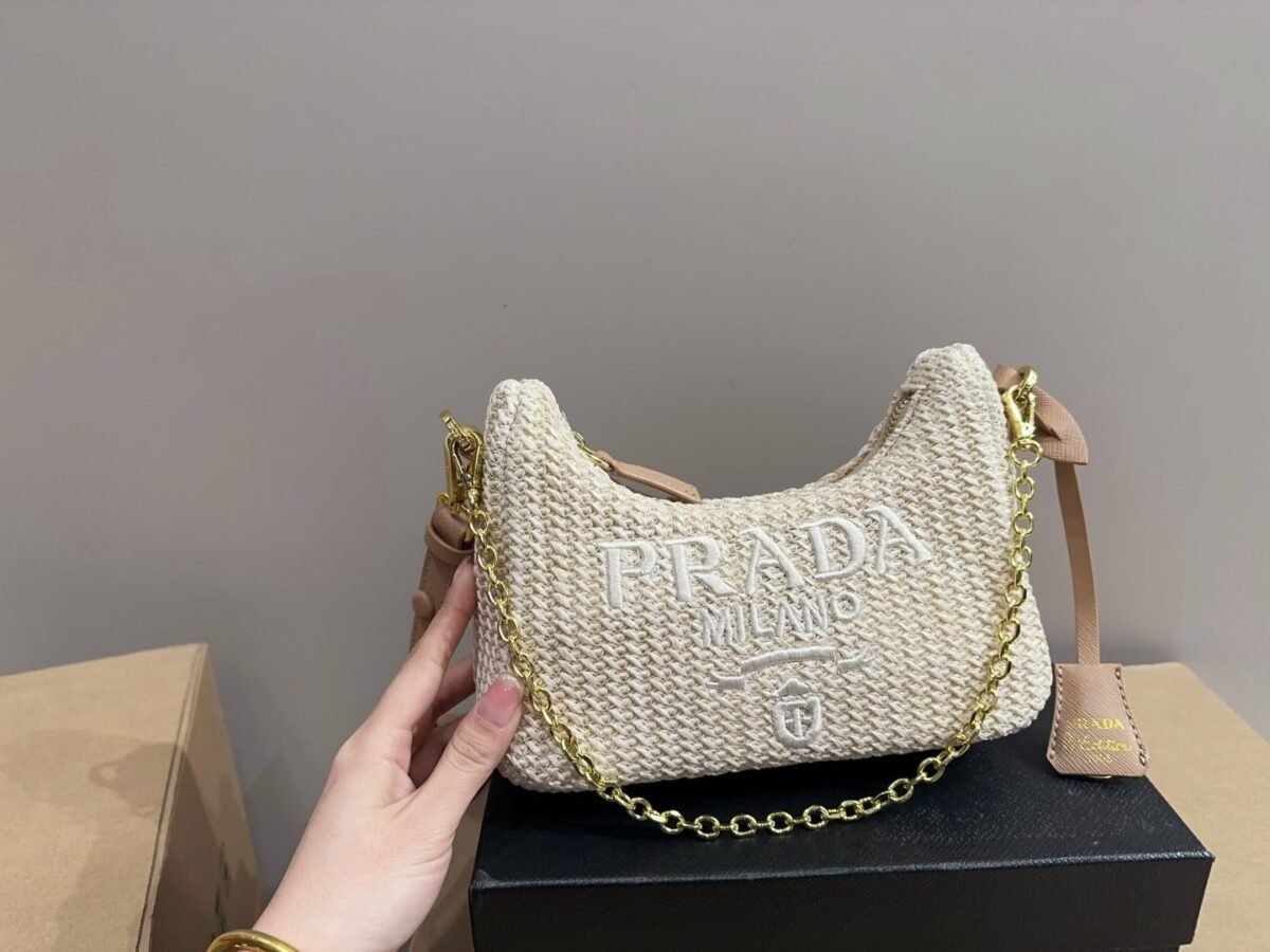 ⁦حقيبة برادا هوبو المنسوجة (PRADA)⁩ - الصورة ⁦2⁩