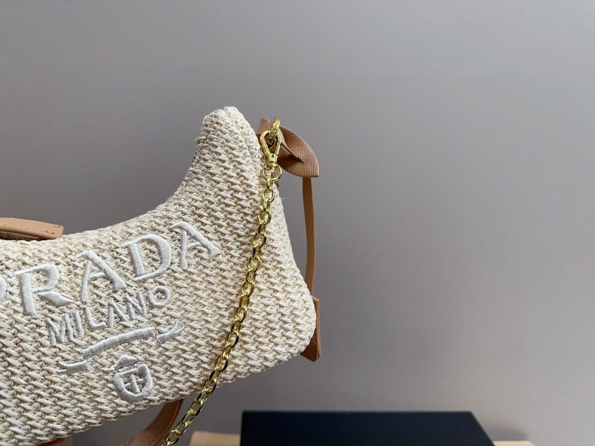 ⁦حقيبة برادا هوبو المنسوجة (PRADA)⁩ - الصورة ⁦3⁩