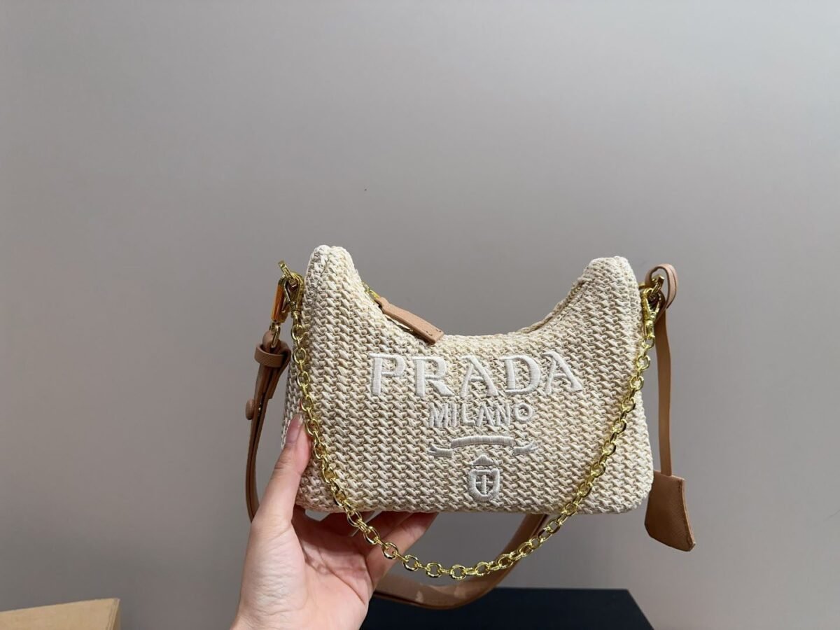 ⁦حقيبة برادا هوبو المنسوجة (PRADA)⁩ - الصورة ⁦5⁩