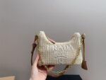 ⁦حقيبة برادا هوبو المنسوجة (PRADA)⁩ - الصورة ⁦5⁩