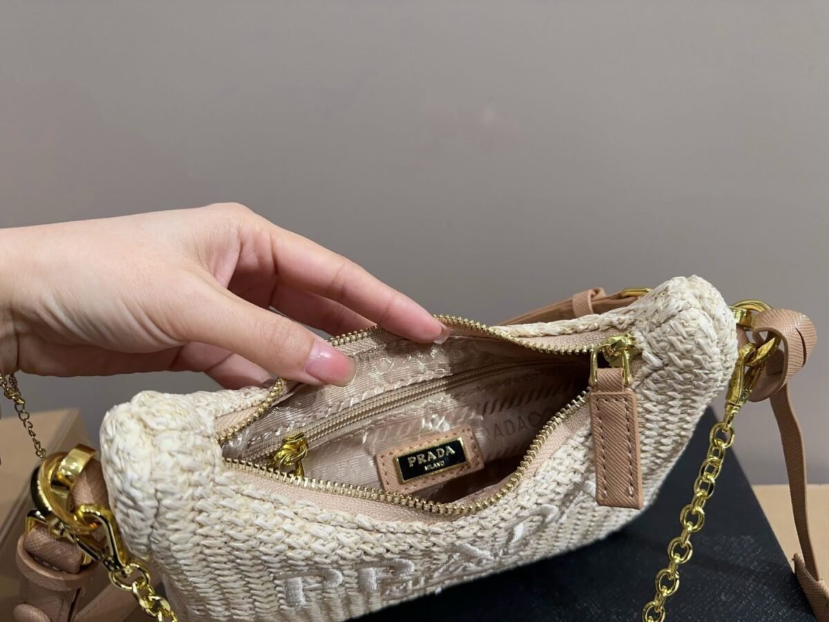 ⁦حقيبة برادا هوبو المنسوجة (PRADA)⁩ - الصورة ⁦7⁩