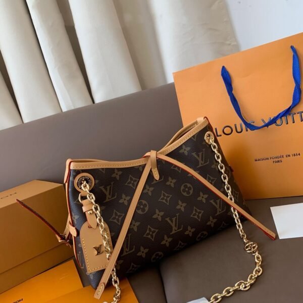 حقيبة فاخرة من لويس فيتون (Louis Vuitton)
