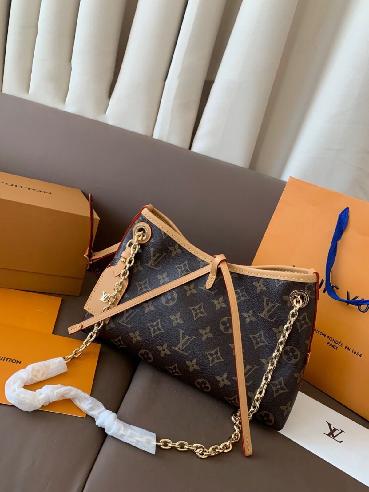 ⁦حقيبة فاخرة من لويس فيتون (Louis Vuitton)⁩ - الصورة ⁦2⁩