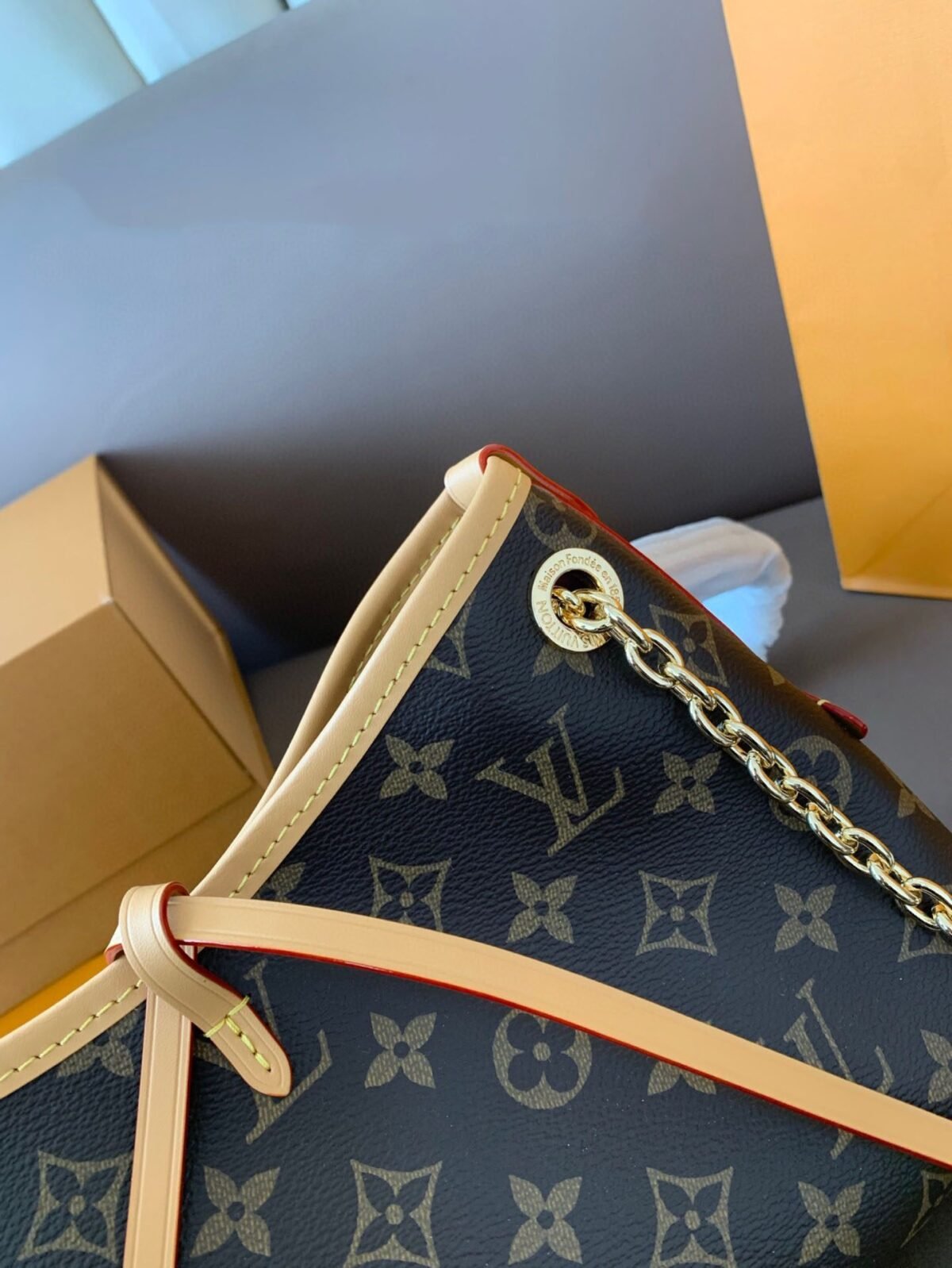 ⁦حقيبة فاخرة من لويس فيتون (Louis Vuitton)⁩ - الصورة ⁦4⁩