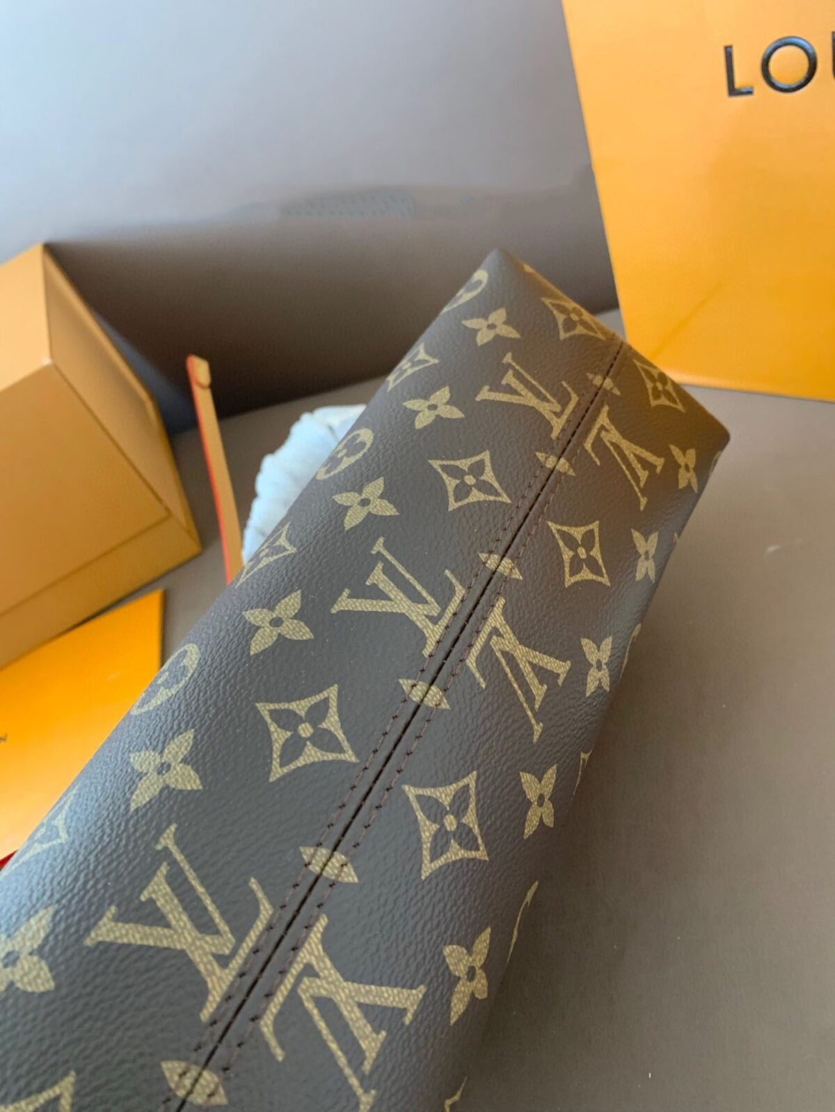 ⁦حقيبة فاخرة من لويس فيتون (Louis Vuitton)⁩ - الصورة ⁦7⁩