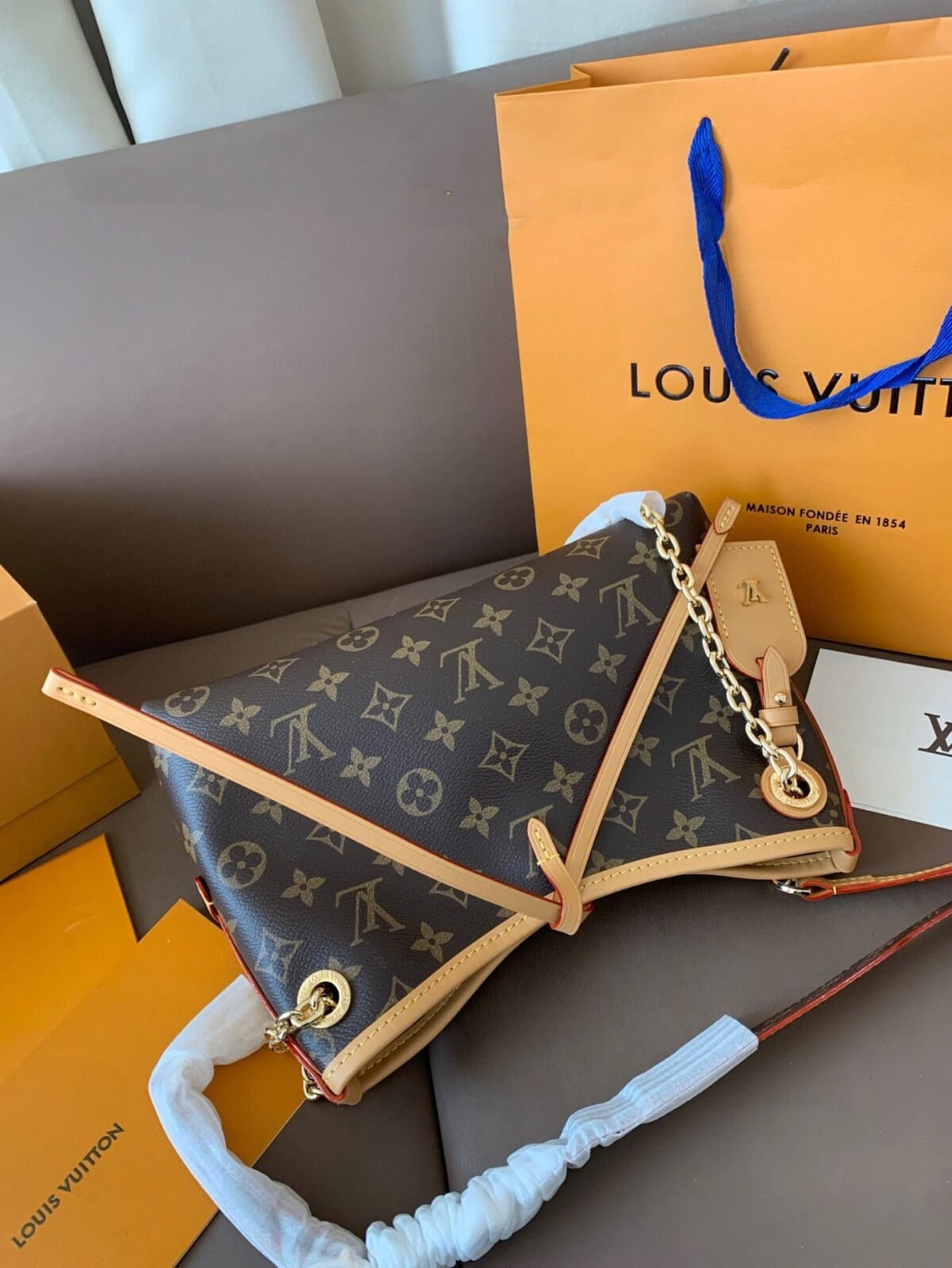 ⁦حقيبة فاخرة من لويس فيتون (Louis Vuitton)⁩ - الصورة ⁦8⁩