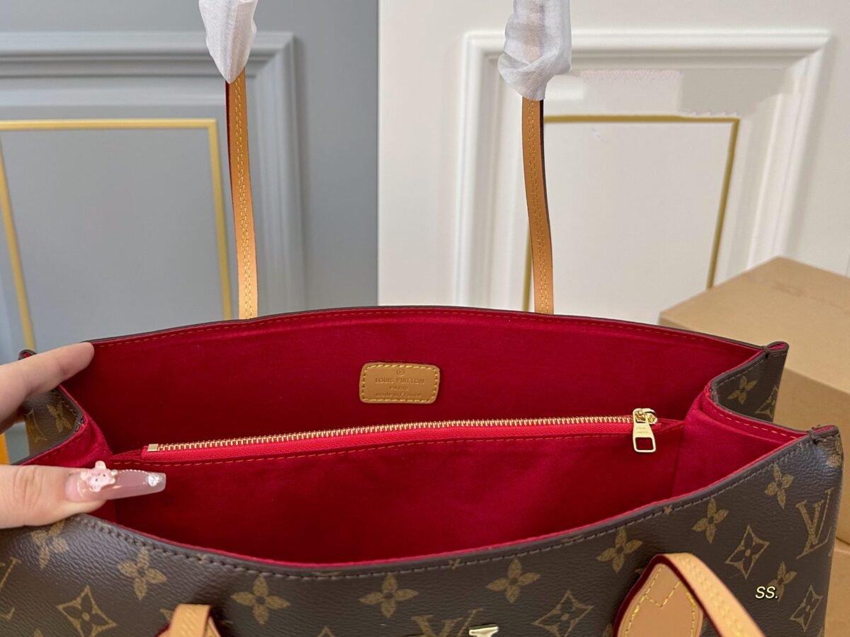 ⁦حقيبة لويس فويتون LV⁩ - الصورة ⁦8⁩