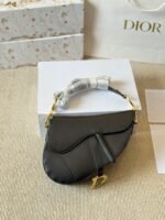 ⁦حقيبة ديور السوداء⁩ - الصورة ⁦2⁩