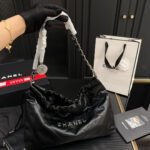 حقيبة Chanel الجلدية