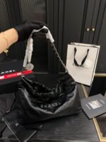 حقيبة Chanel الجلدية