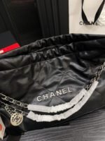 ⁦حقيبة Chanel الجلدية⁩ - الصورة ⁦2⁩