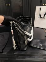 ⁦حقيبة Chanel الجلدية⁩ - الصورة ⁦5⁩