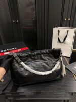 ⁦حقيبة Chanel الجلدية⁩ - الصورة ⁦7⁩