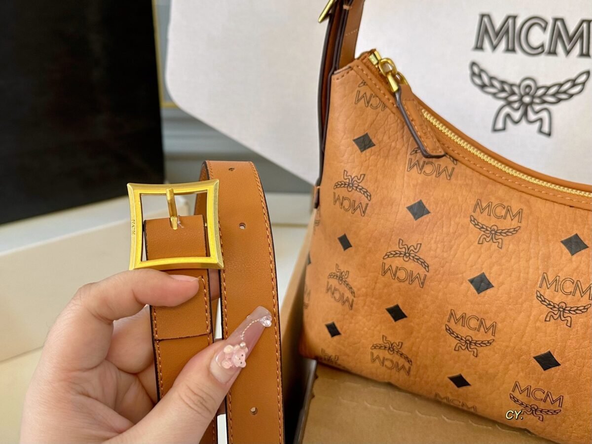 ⁦حقيبة كروسان هوبو جديدة من MCM⁩ - الصورة ⁦5⁩