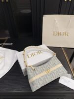 حقيبة ديور 30 ​​مونتين سيجال باللون الأزرق