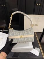 ⁦حقيبة ديور 30 ​​مونتين سيجال باللون الأزرق⁩ - الصورة ⁦4⁩