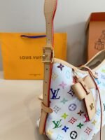 ⁦حقيبة من لويس فيتون⁩ - الصورة ⁦2⁩