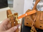 ⁦حقيبة بوسطن الجديدة من MCM⁩ - الصورة ⁦8⁩