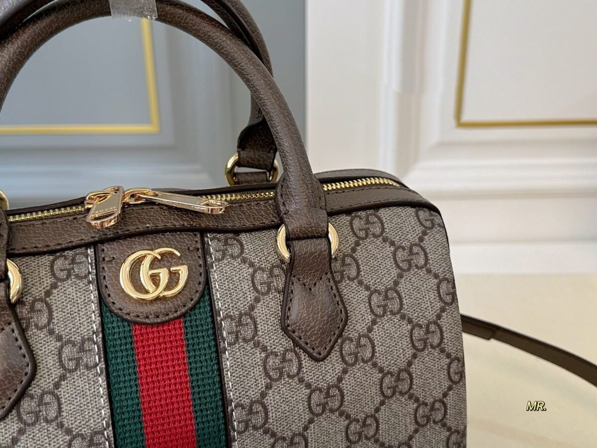 ⁦حقيبة غوتشي أوفيديا بوسطن بتصميم وسادة، كلاسيكية، مميزة.⁩ - الصورة ⁦4⁩