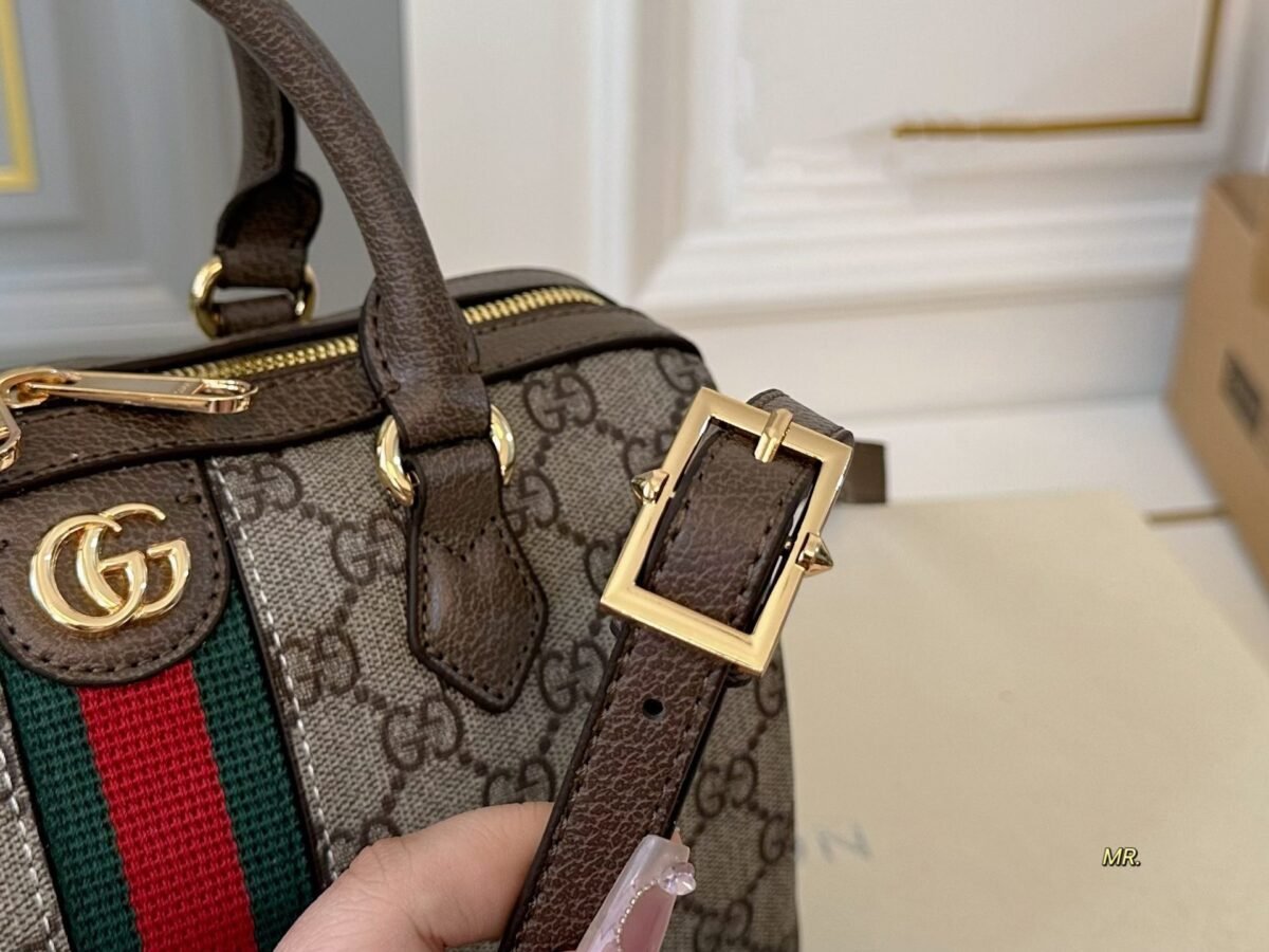 ⁦حقيبة غوتشي أوفيديا بوسطن بتصميم وسادة، كلاسيكية، مميزة.⁩ - الصورة ⁦7⁩