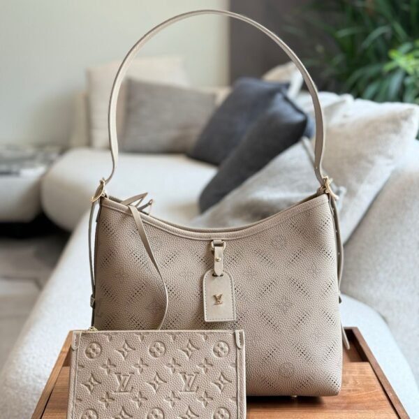 حقيبة فاخرة من Louis Vuitton