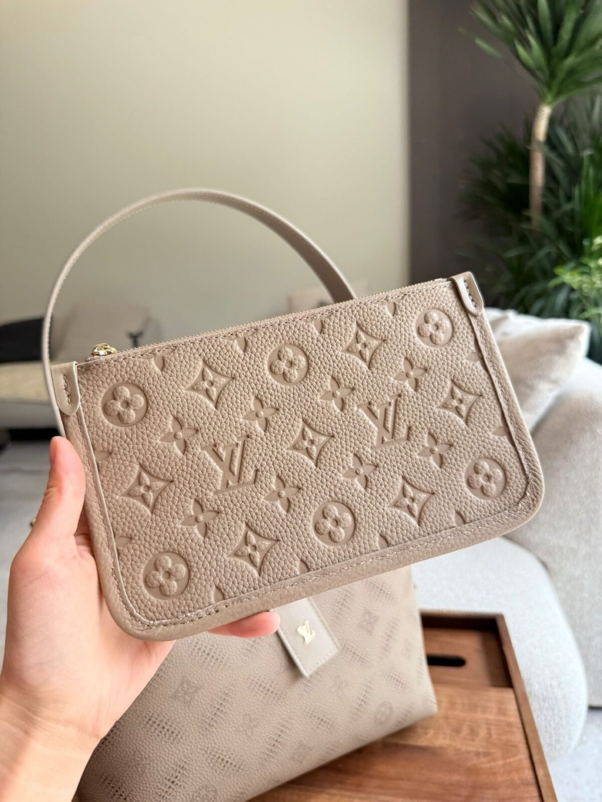⁦حقيبة فاخرة من Louis Vuitton⁩ - الصورة ⁦3⁩