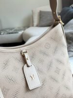⁦حقيبة فاخرة من Louis Vuitton⁩ - الصورة ⁦4⁩