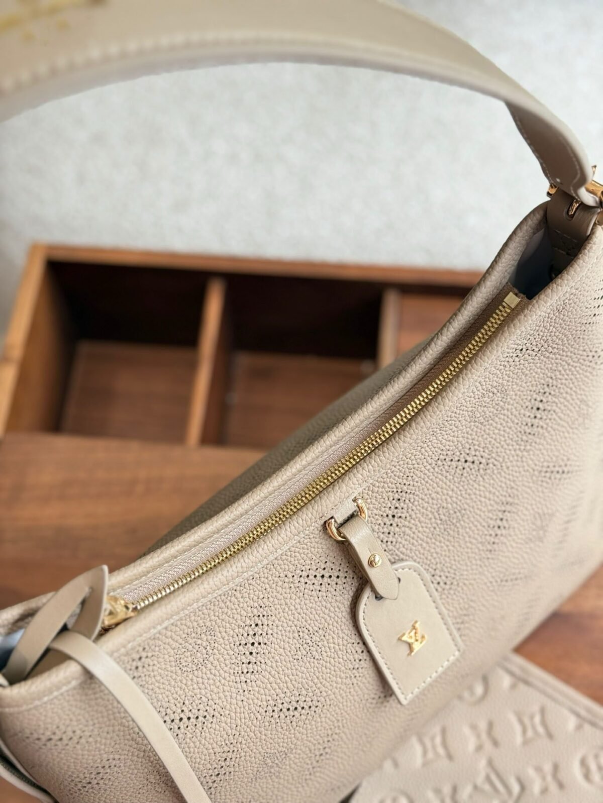 ⁦حقيبة فاخرة من Louis Vuitton⁩ - الصورة ⁦8⁩