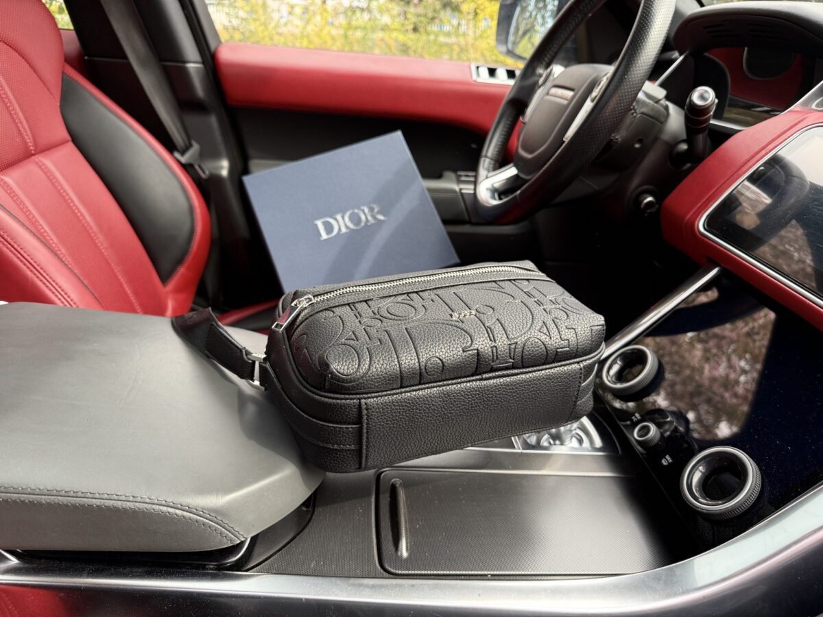 ⁦حقيبة  من ديور⁩ - الصورة ⁦8⁩