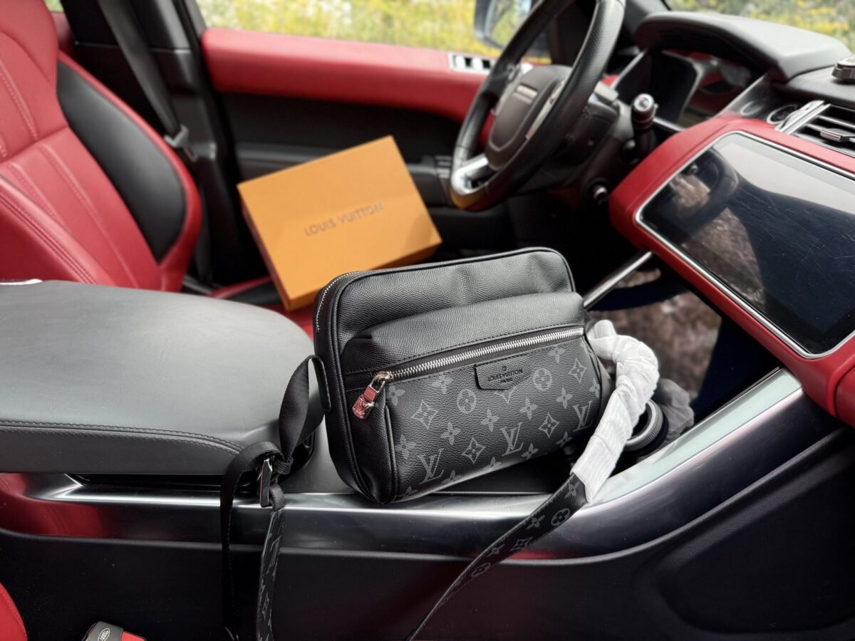 ⁦حقيبة من لويس فيتون⁩ - الصورة ⁦2⁩