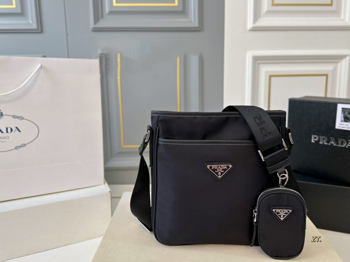 ⁦حقيبة كتف برادا 2 في 1 من برادا⁩ - الصورة ⁦1⁩