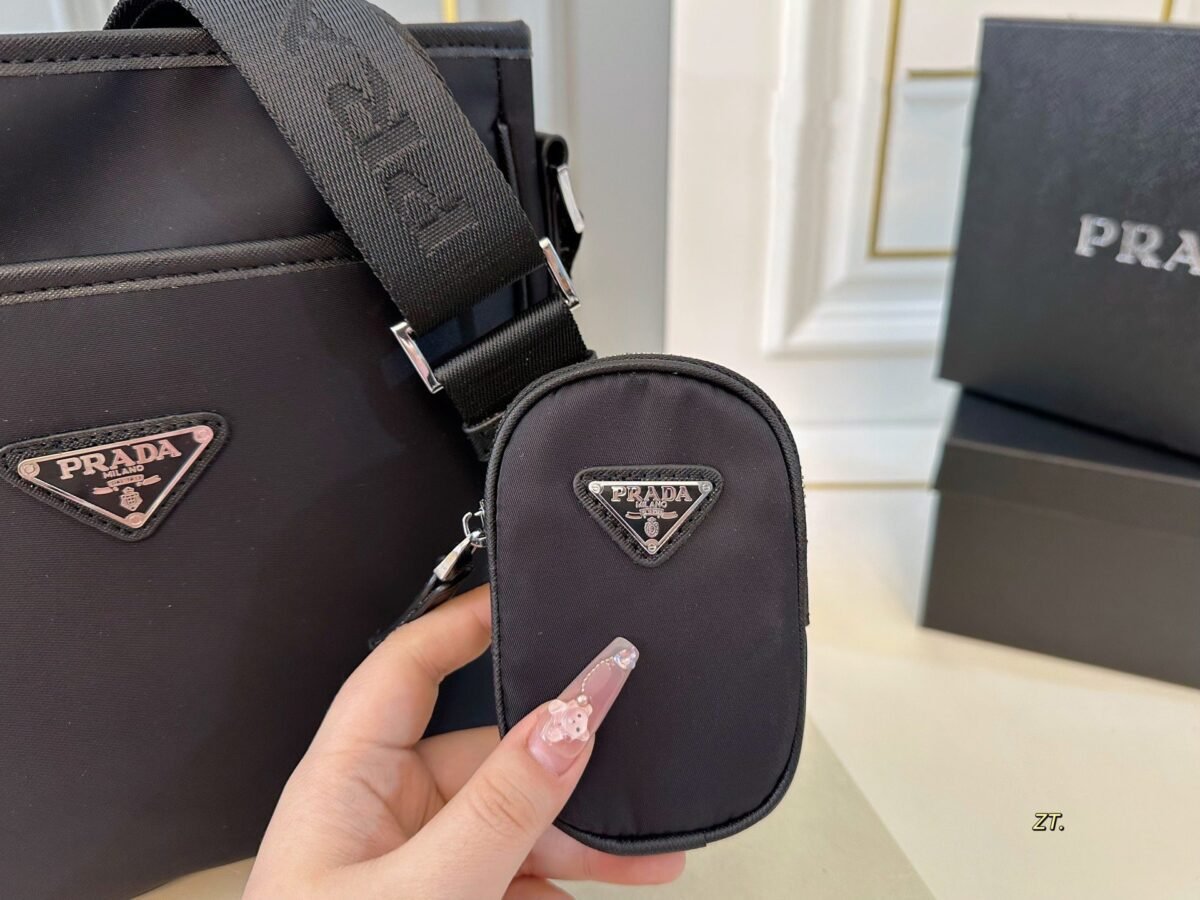 ⁦حقيبة كتف برادا 2 في 1 من برادا⁩ - الصورة ⁦4⁩